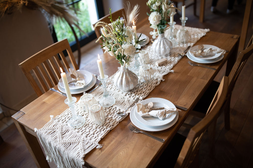 Hochzeitskathi - Tischdekoration weiß mit Makramee
