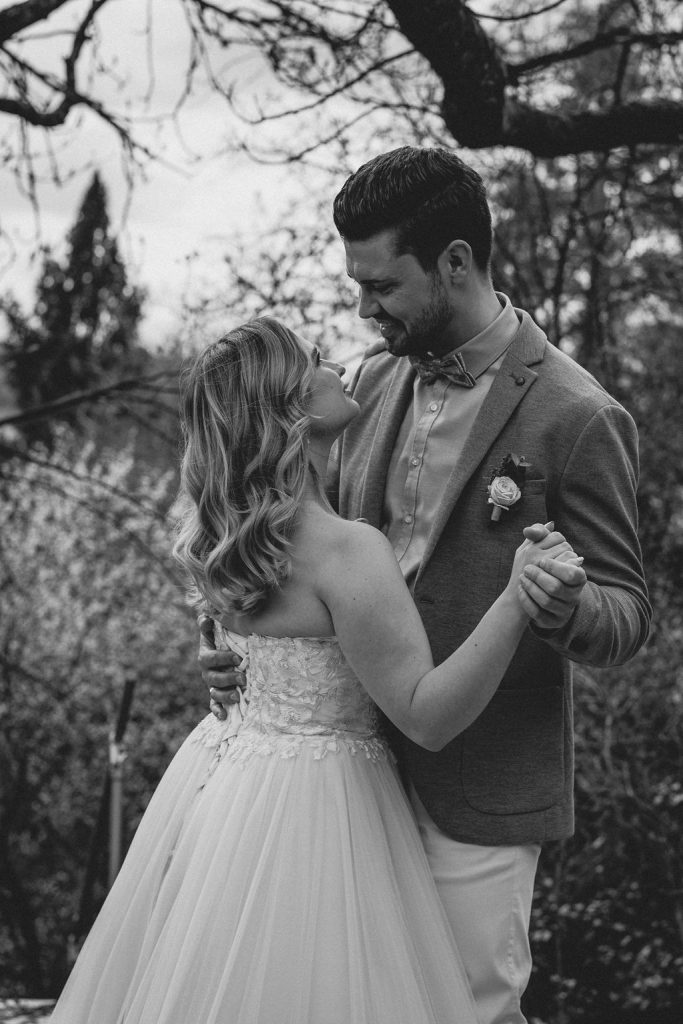 Hochzeitskathi - Burg Arnstein Brautpaar tanzend