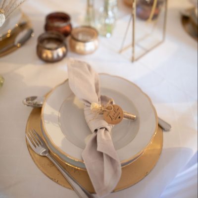 Hochzeitskathi - beige Stoffservietten Tischdekoration gold