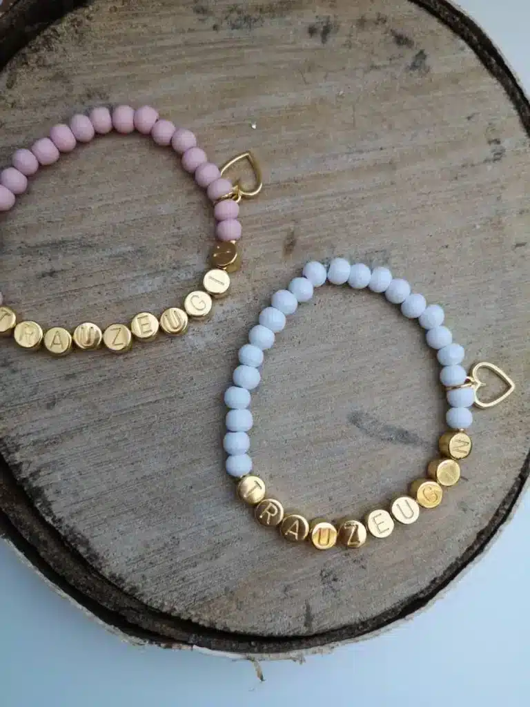 Hochzeitskathi - Armbänder weiß und rosa mit gold Trauzeugin