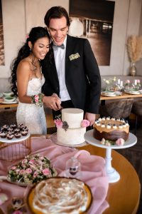 Hochzeitskathi -Ammersee Tortenanschneiden