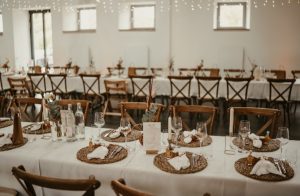 Hochzeitskathi - Schafhof Wiesentheid Tischdekoration braun