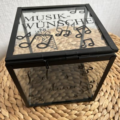 Hochzeitskathi - schwarze Box mit Musikwünschen