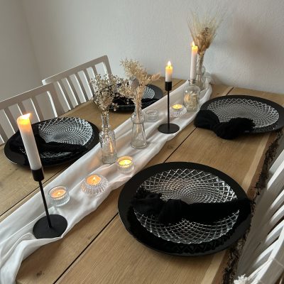 Hochzeitskathi - schwarze Tischdekoration