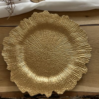 Hochzeitskathi - Platzteller gold mit geriffeltem Rand außergewöhnlich