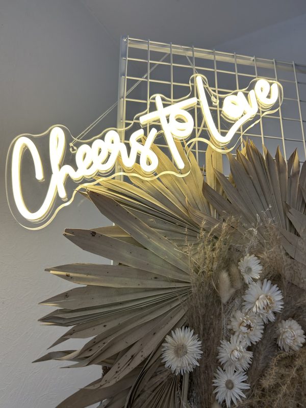 Hochzeitskathi - Neonschild Cheers to Love