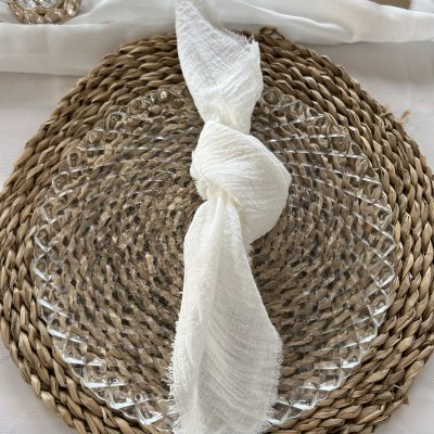 Hochzeitskathi - weiße Stoffserviette ausgefranzt