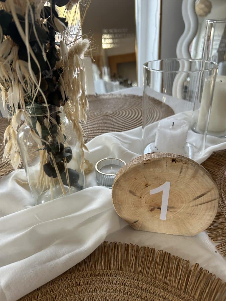 Hochzeitskathi - Leihartikel Dekoration - Tischnummer Holz