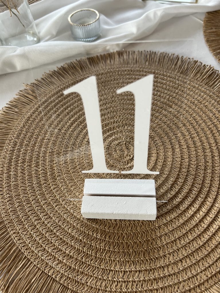 Hochzeitskathi - Leihartikel Dekoration - Tischnummer clean