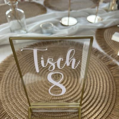 Hochzeitskathi - Leihartikel Dekoration - Tischnummer gold