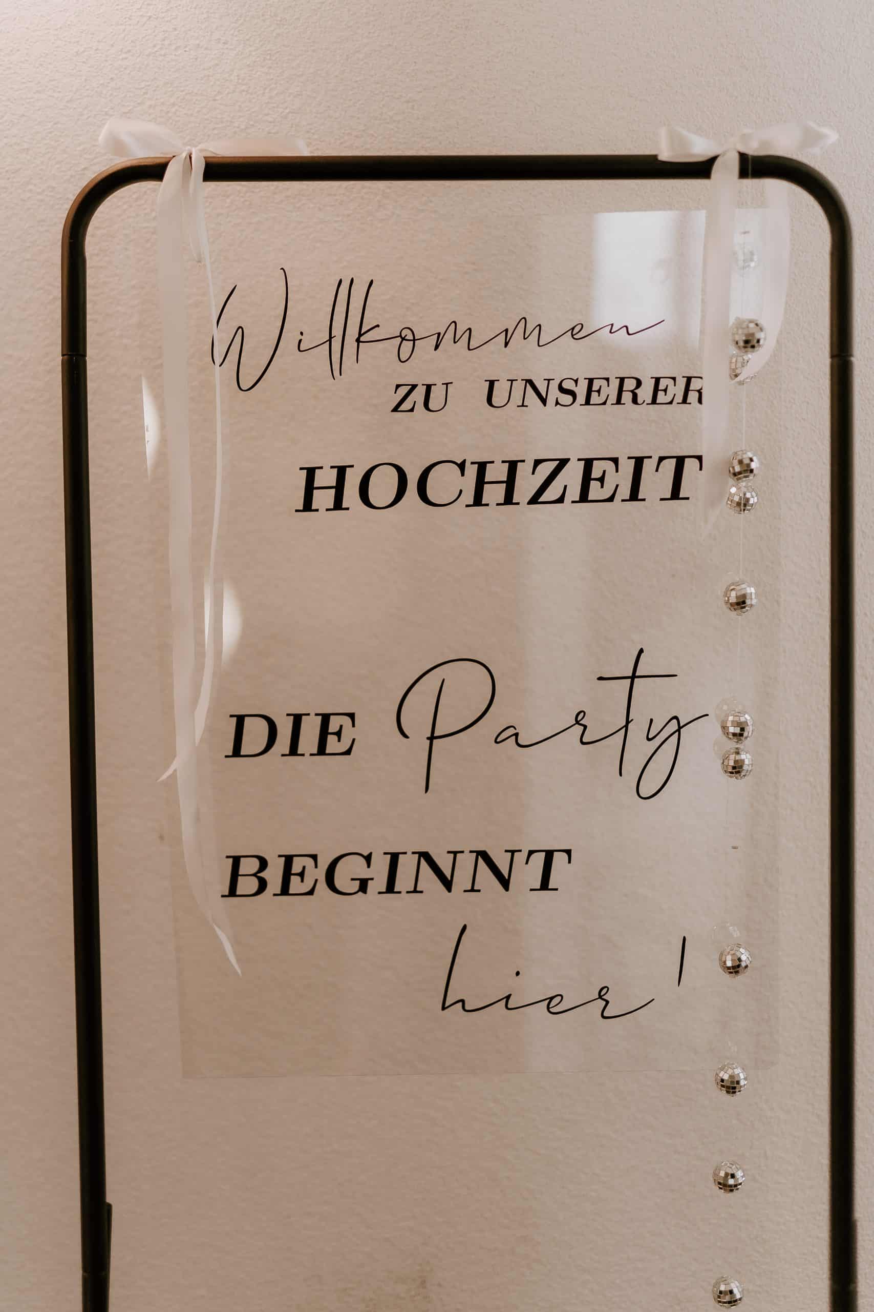 Hochzeitskathi - Leihartikel Dekoration - Willkommensschild schwarz