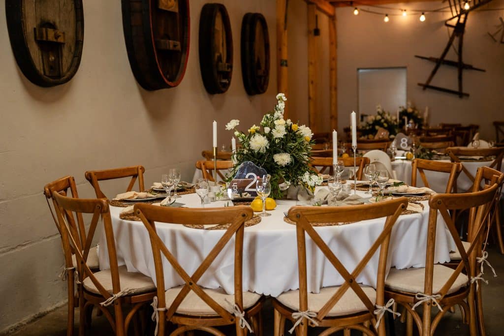 Hochzeitskathi - Leihartikel Dekoration - Tischnummern und Tische